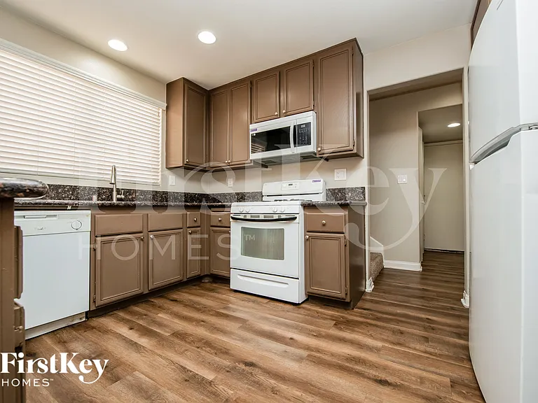 6067 Hidden Rock Dr — Photo 5