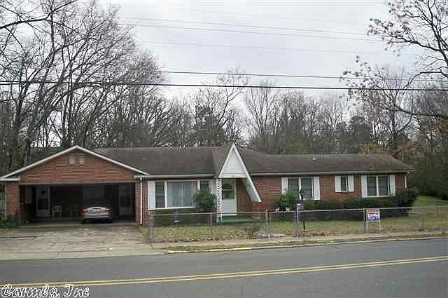 1st image of 421 Oaklawn St