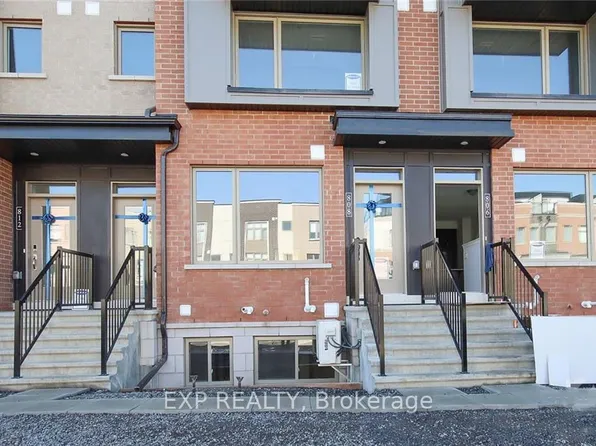 808 Mikinak Rd, Ottawa, ON K1K 5A5
