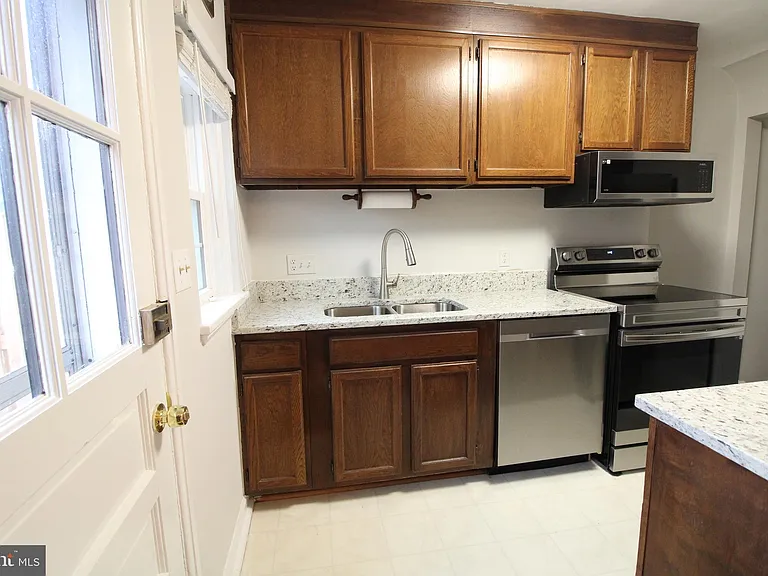 3339 S Stafford St — Photo 7
