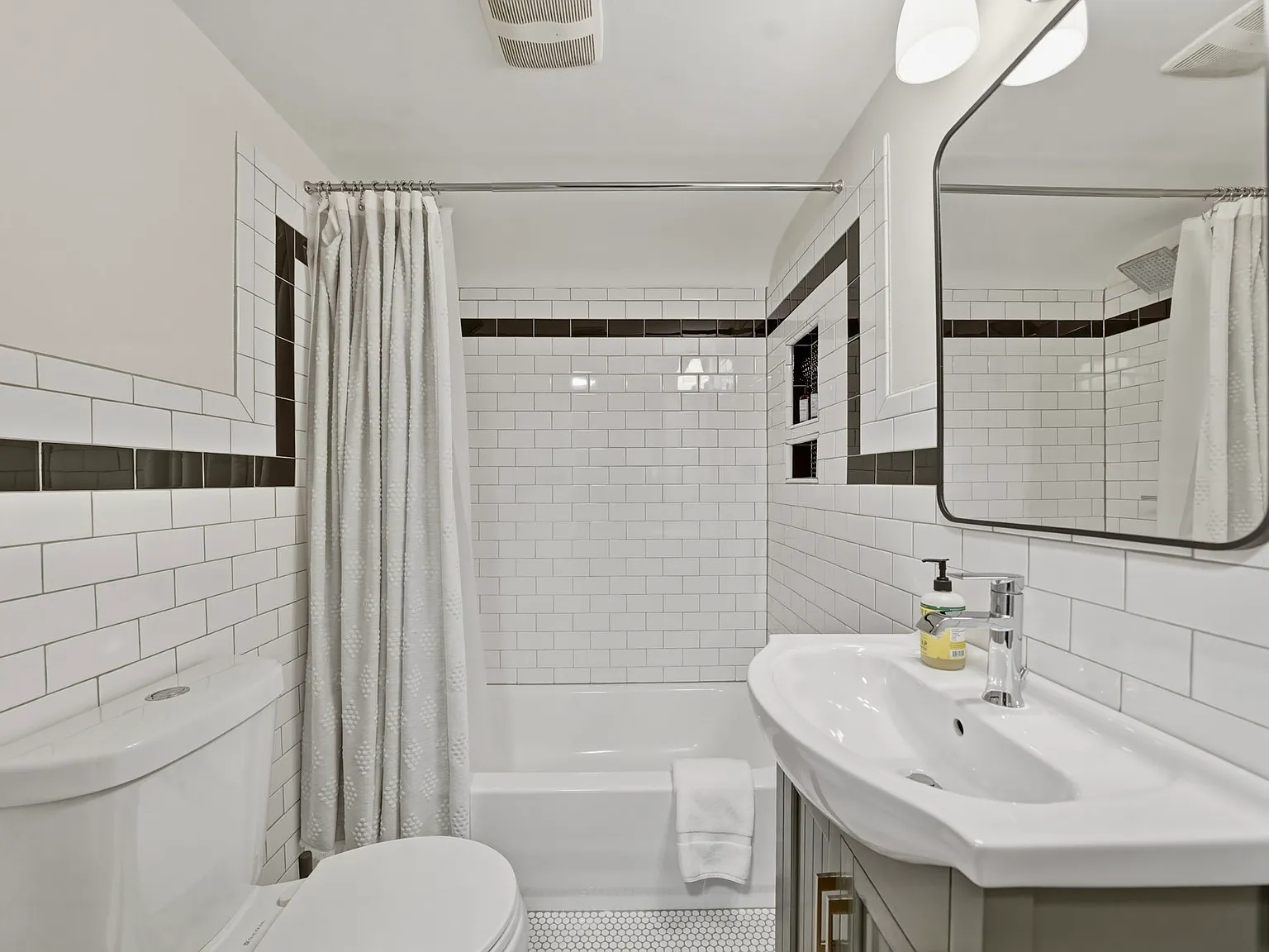 27 Winfield Ave — Photo 2