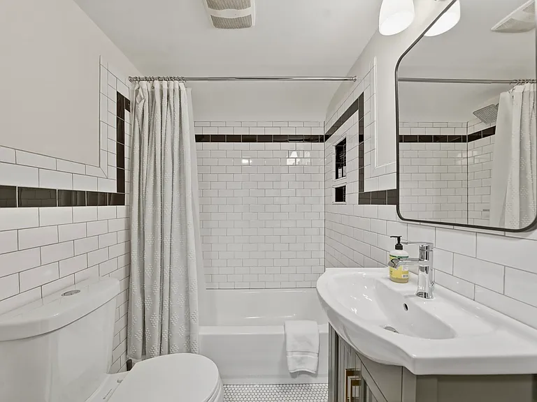 27 Winfield Ave #UPPER — Photo 2