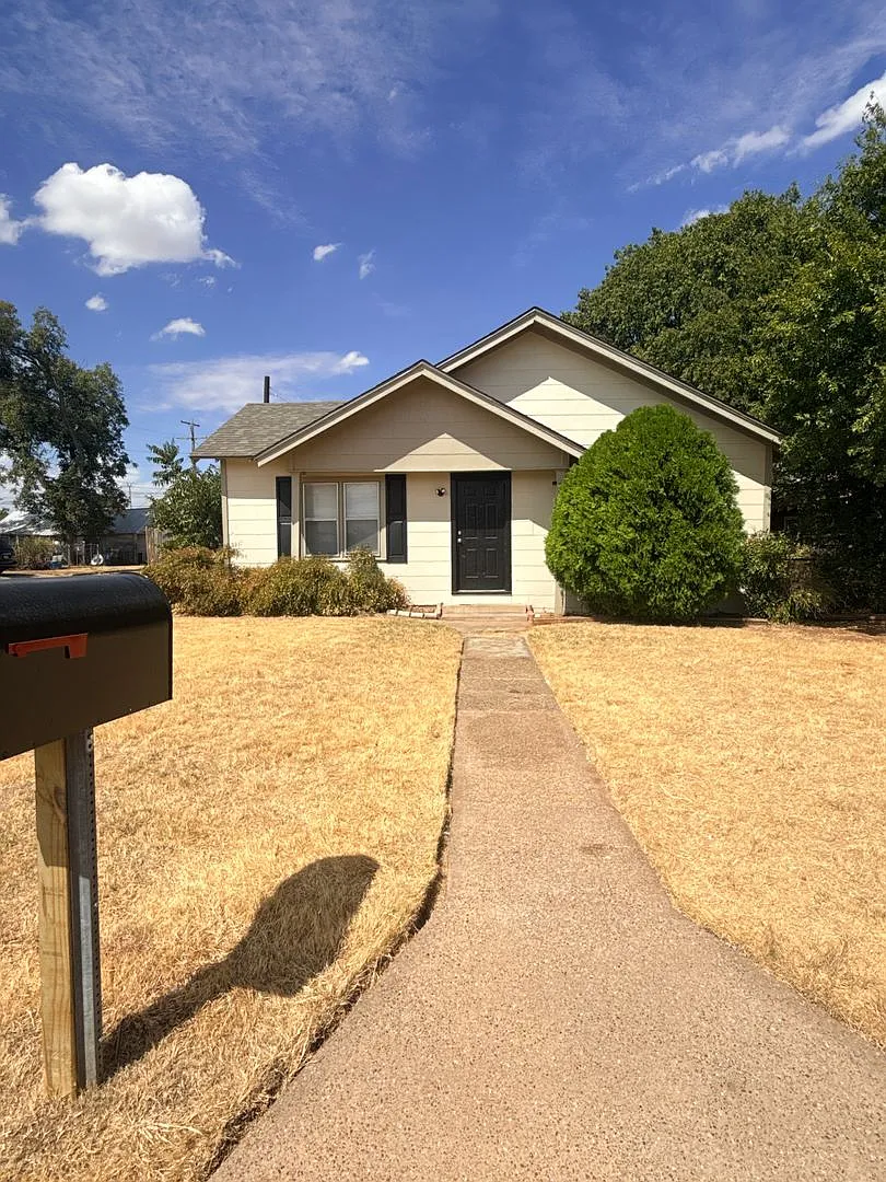 Updated 2 Bedroom 1 Bath - Corner Lot — Photo 1