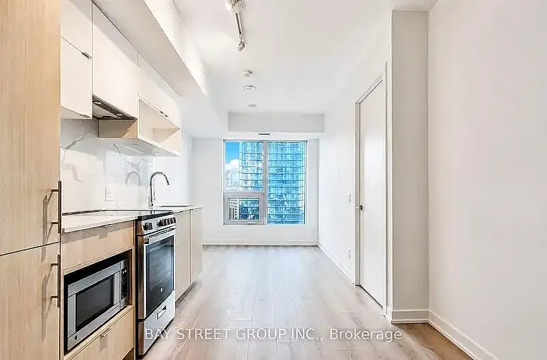 100 Queen St E #1817 — Photo 8