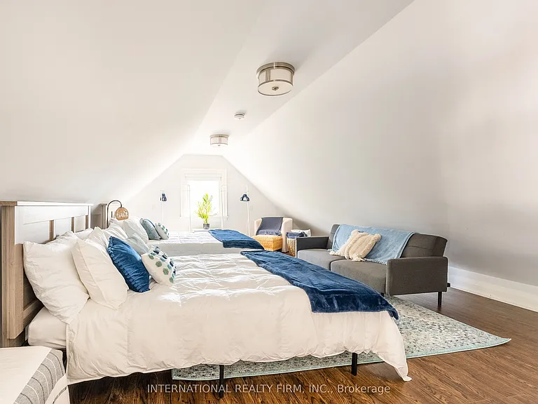 2256 Queen St E #1 — Photo 9