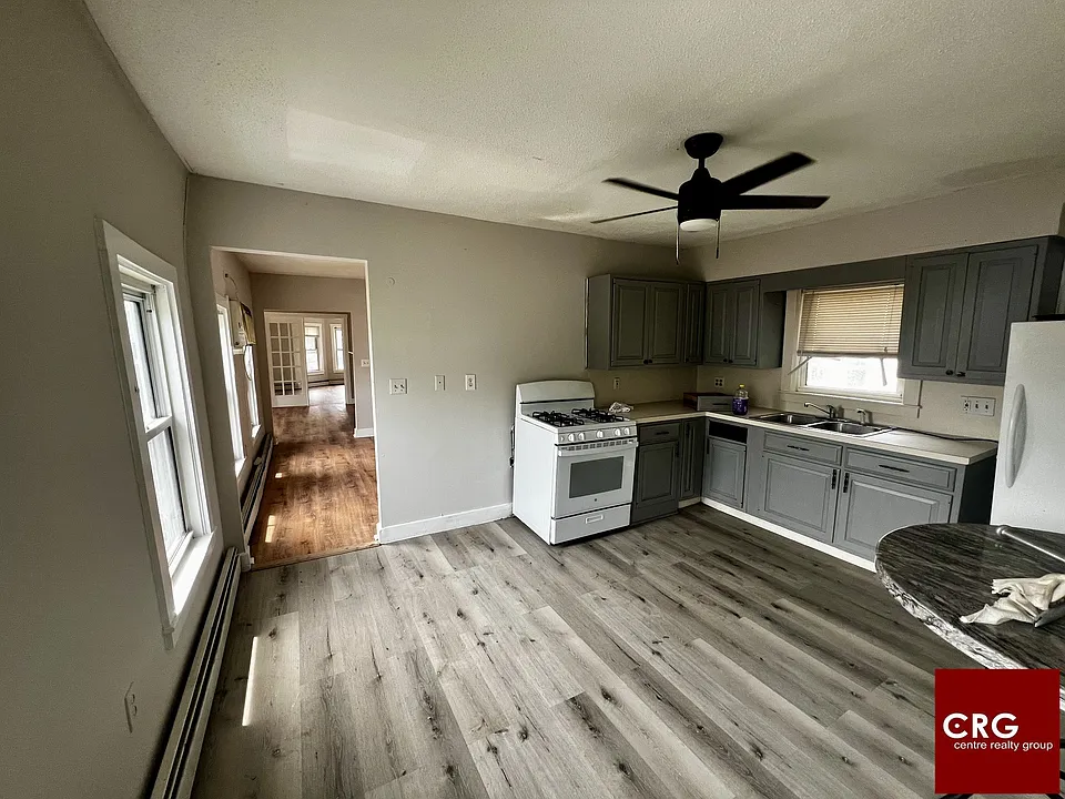49 Arlington St #2