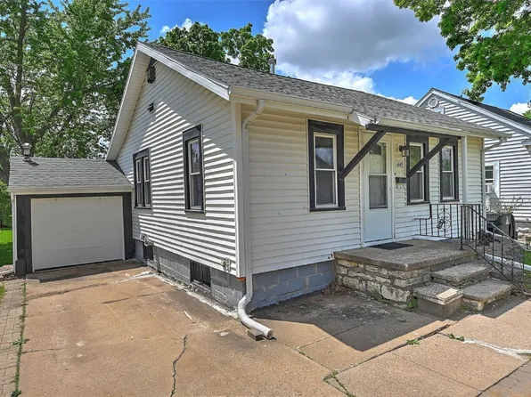 645 34th St NE, Cedar Rapids, IA 52402
