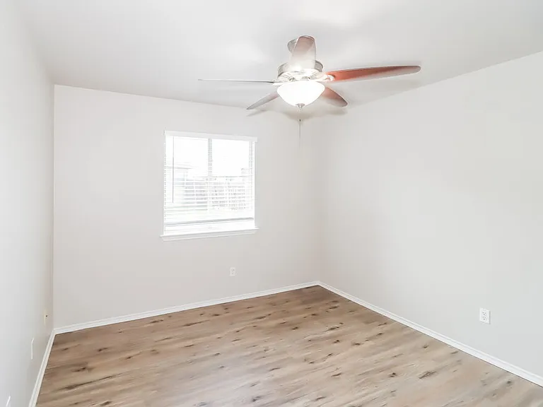 102 Creek Ledge Dr — Photo 13