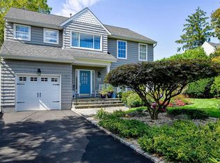 7 Oaklawn Ave, Glen Head, NY 11545