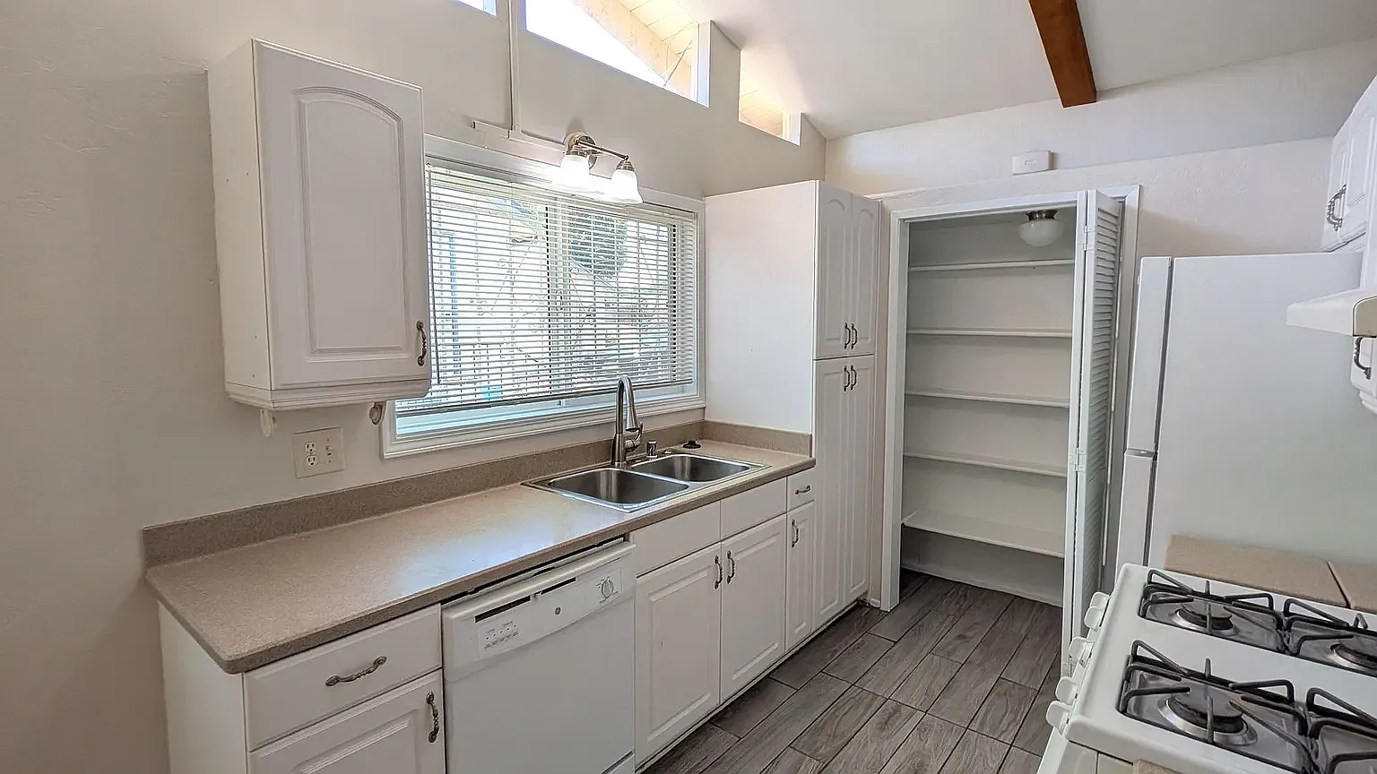 4 bed, 1174 sqft, $3,500 — Photo 3