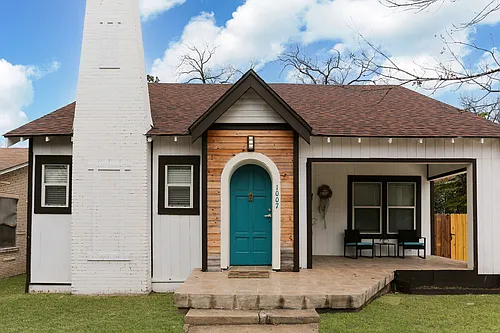 1007 Avant Ave Photo 1