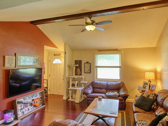 3rd image of 702 Stoval Dr