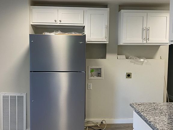 3rd image of 300 W Mountain View Dr #A