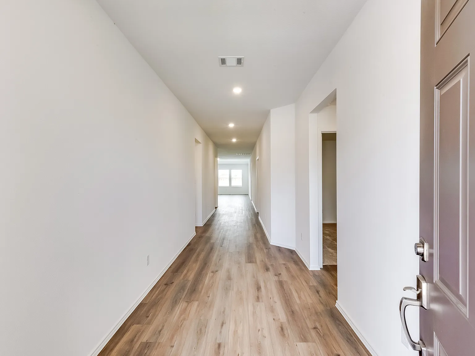 4 bed, 2372 sqft, $2,495 — Photo 4