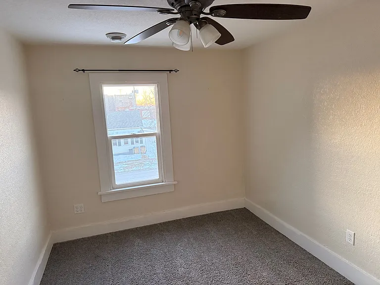 212 S Madison St — Photo 12