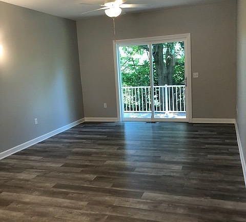 4th image of 560 Little Lake Dr #39