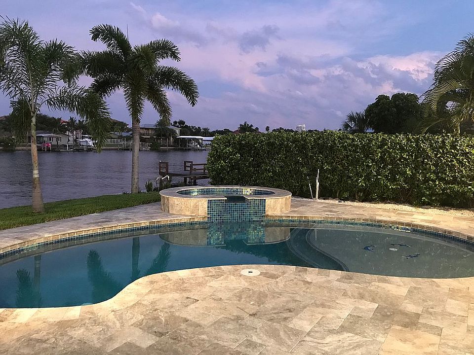2nd image of 325 Leeward Is
