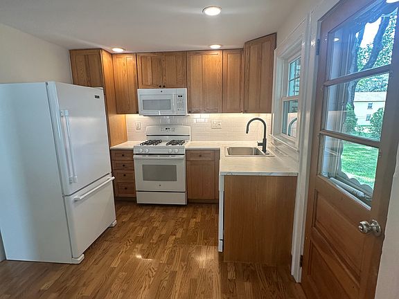 5th image of 17 Amory Ave Unit A