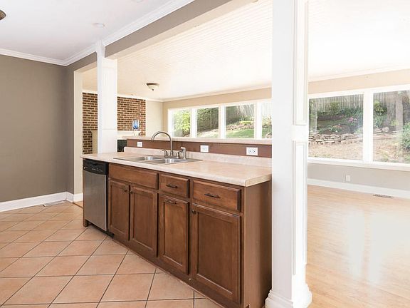 5th image of 3113 Fountain Park Blvd