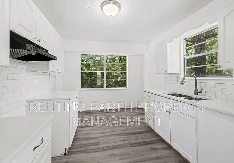 600 Westwood Ave — Photo 12