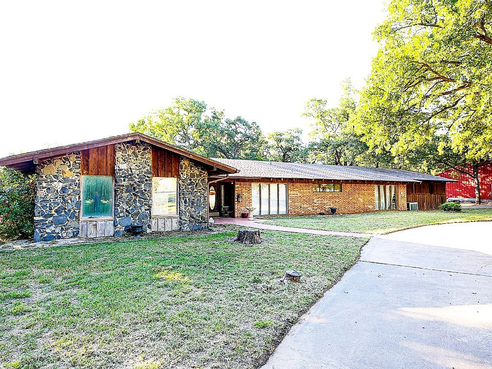301 Glenwood St, Bowie, TX 76230 Zillow