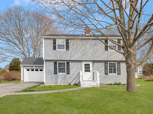 4 Longmeadow Ave, Middletown, RI 02842