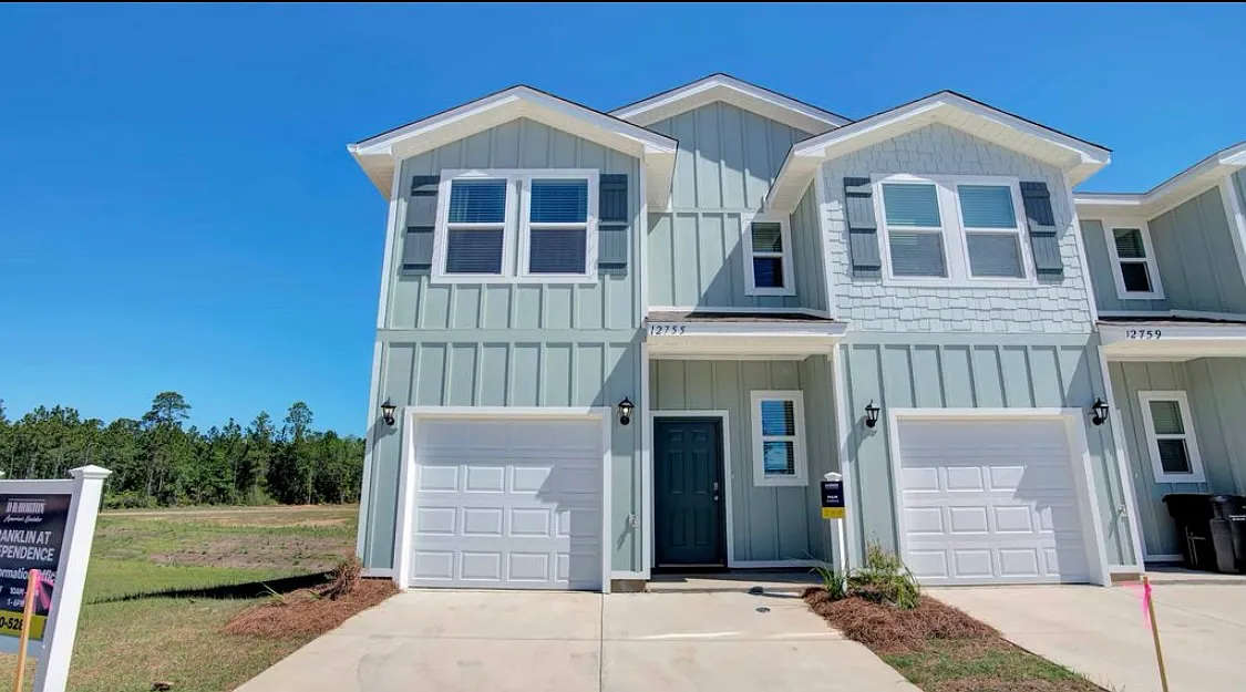 3 bed, 2.5 bath, 1437 sqft, $1,700 — Photo 3