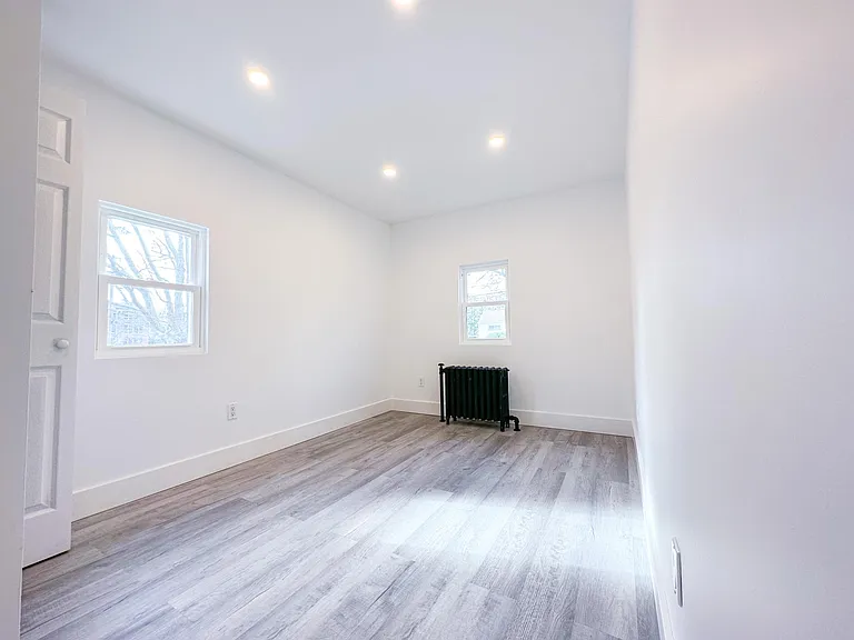 23 Hewson Ave — Photo 11