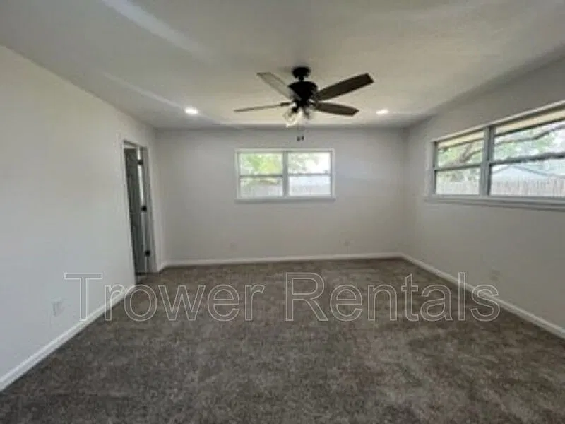 3 bed, 2.5 bath, 2224 sqft, $2,500 — Photo 3