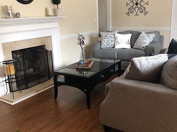 Living Room potential pic #2 - house is unfurnished