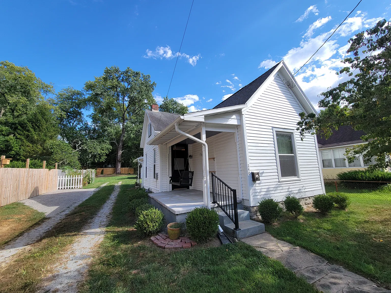 2 bed, 844 sqft, $1,750 — Photo 1