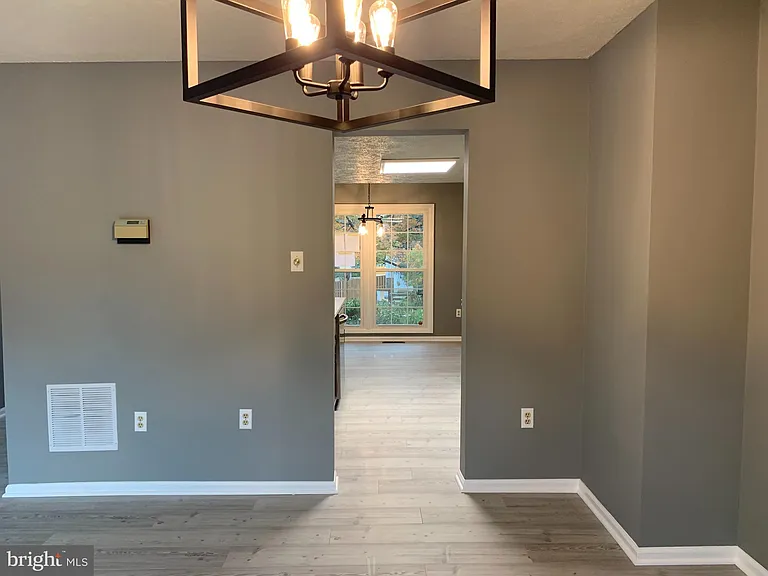 8262 Vernon St — Photo 6