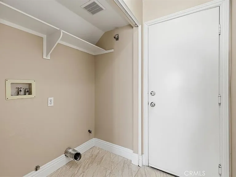 930 Primrose Ln — Photo 14