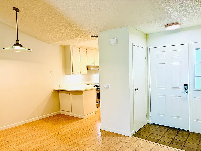 1211 Capri Way #3 — Photo 4