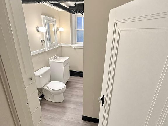 3rd image of 598 Blaine Ave APT 5