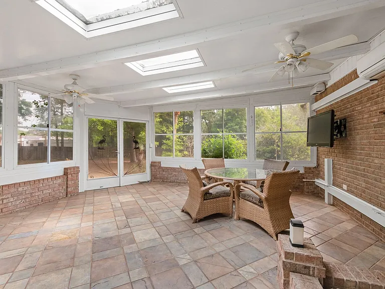 6740 Scotts Pl — Photo 32