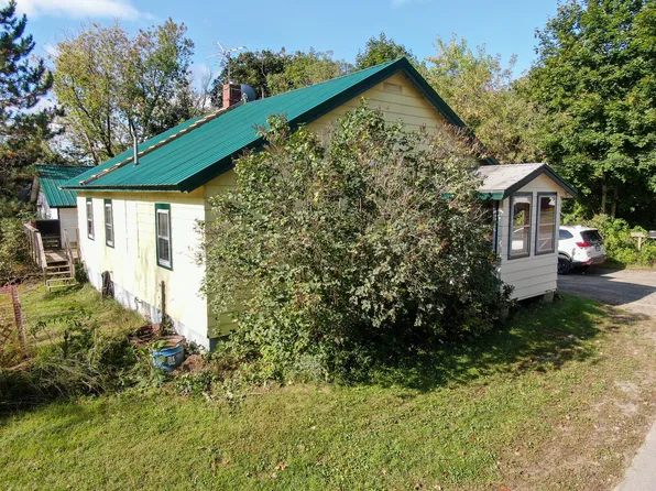 29 Mackenzie Avenue, Lincoln, ME 04457