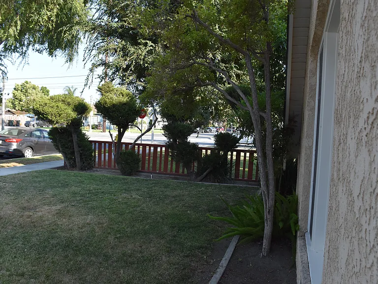 423 S Indiana St — Photo 30