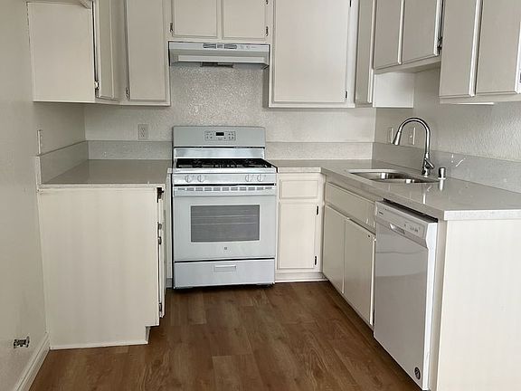 2nd image of 1326 W Carson St #112