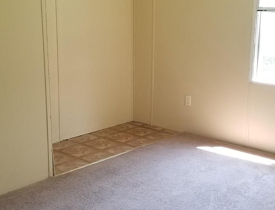 2nd image of 119 Sunshadow Cir #1