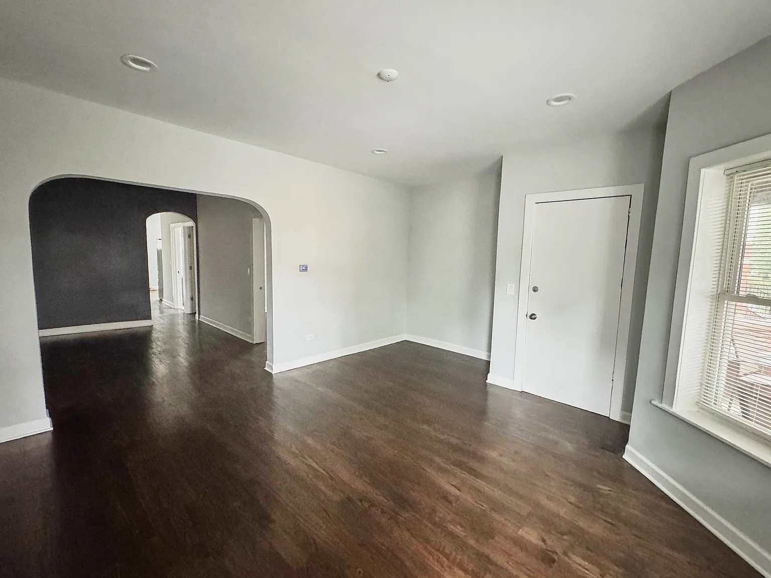 2 bed, 1300 sqft, $2,200 — Photo 2