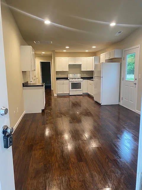 2 bed, 960 sqft, $1,200 — Photo 3