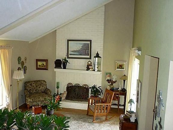3rd image of 3408 Fontaine St