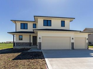 125 SE Wildflower Dr, Pleasant Hill, IA 50327