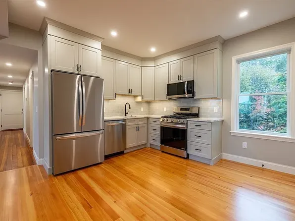 663 Columbia Rd #3, Boston, MA 02125