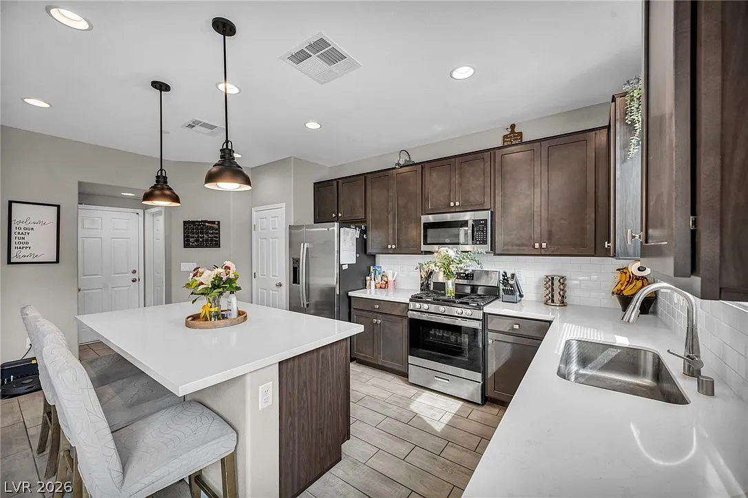3 bed, 2.5 bath, 1592 sqft, $2,675 — Photo 3