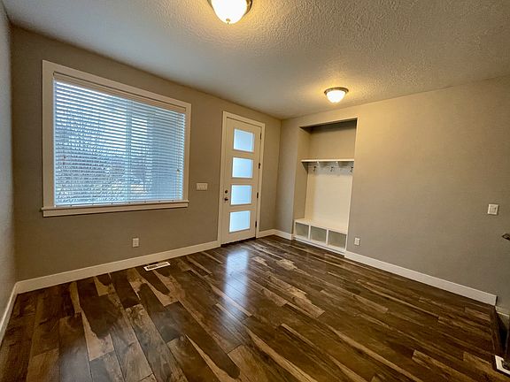 2nd image of 836 W Daylight Dr S