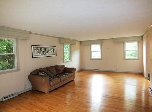 5th image of 86 Greenmeadow Dr