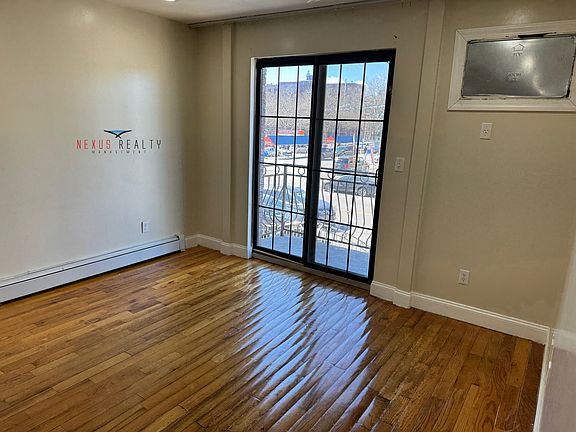 4th image of 1042 Leland Ave #3