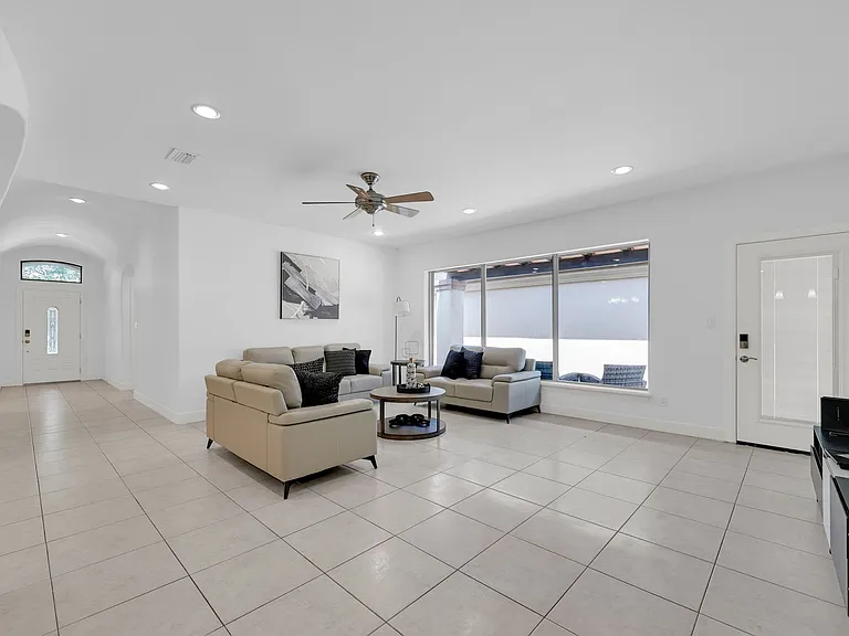 612 E Thornhill Ave — Photo 10
